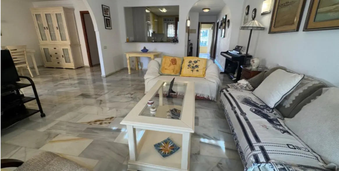 Sale of middle floor apartment in Marbella 3