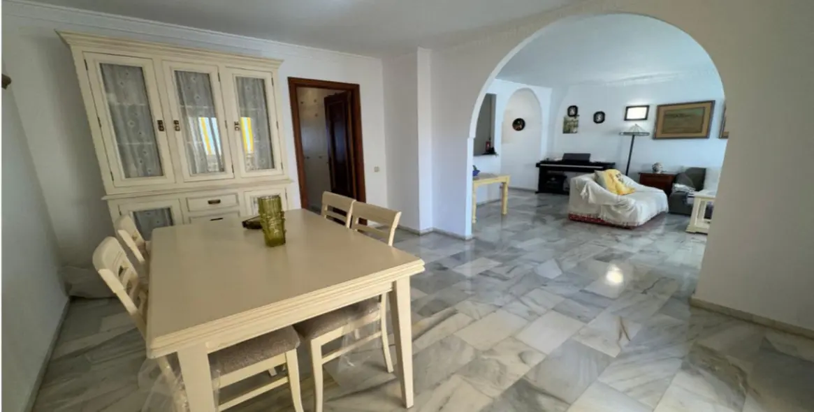 Sale of middle floor apartment in Marbella 4