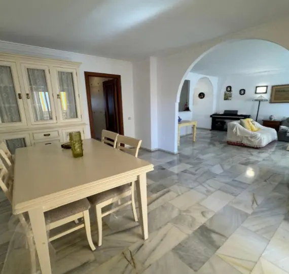 Sale of middle floor apartment in Marbella