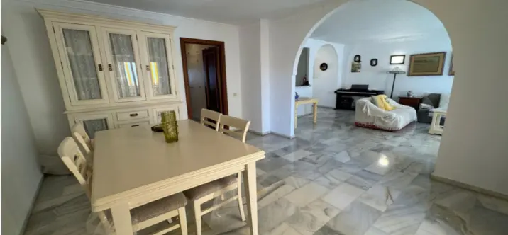 Sale of middle floor apartment in Marbella 3