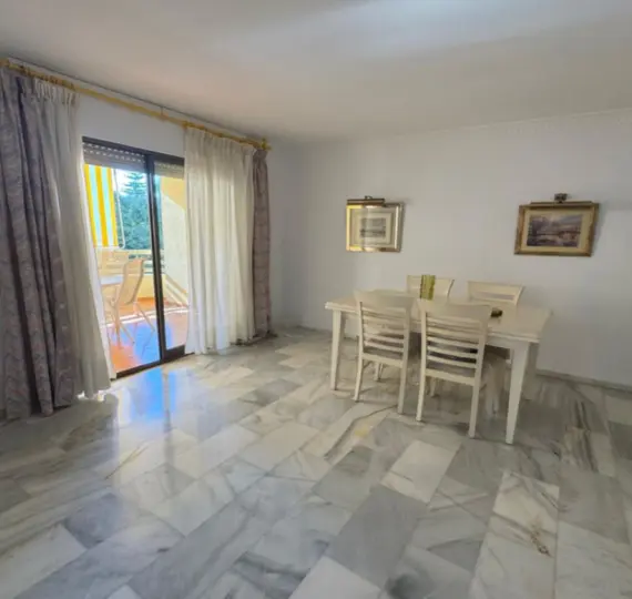 Sale of middle floor apartment in Marbella