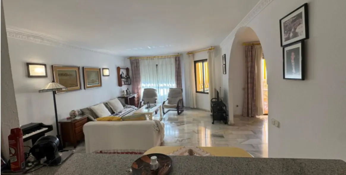 Sale of middle floor apartment in Marbella 6