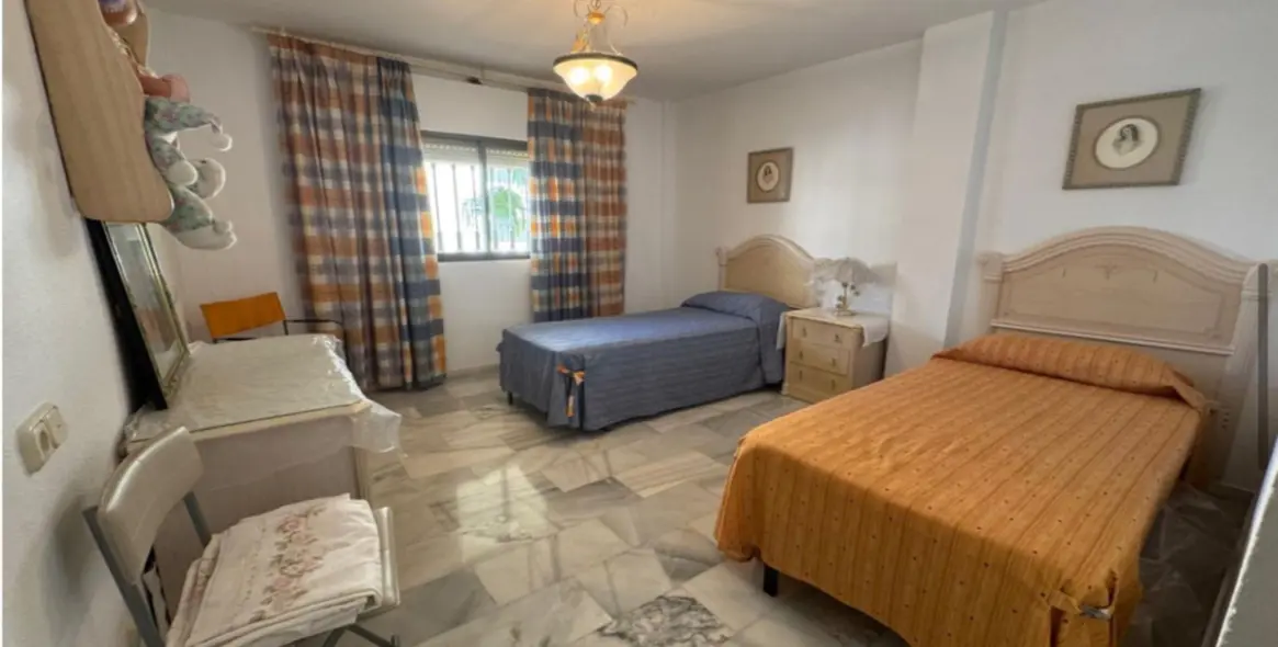 Sale of middle floor apartment in Marbella 10