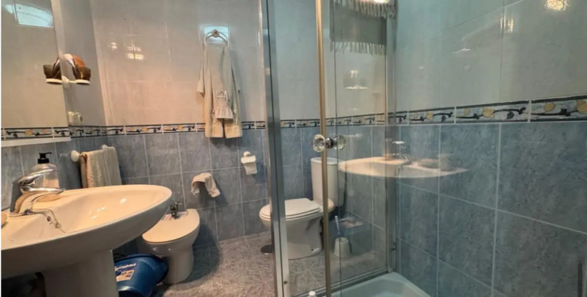 Sale of middle floor apartment in Marbella 12