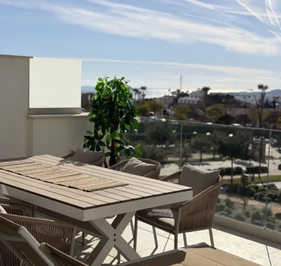 Продажа апартаментов на среднем этаже в Higueron