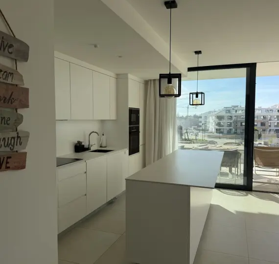 Продажа апартаментов на среднем этаже в Higueron