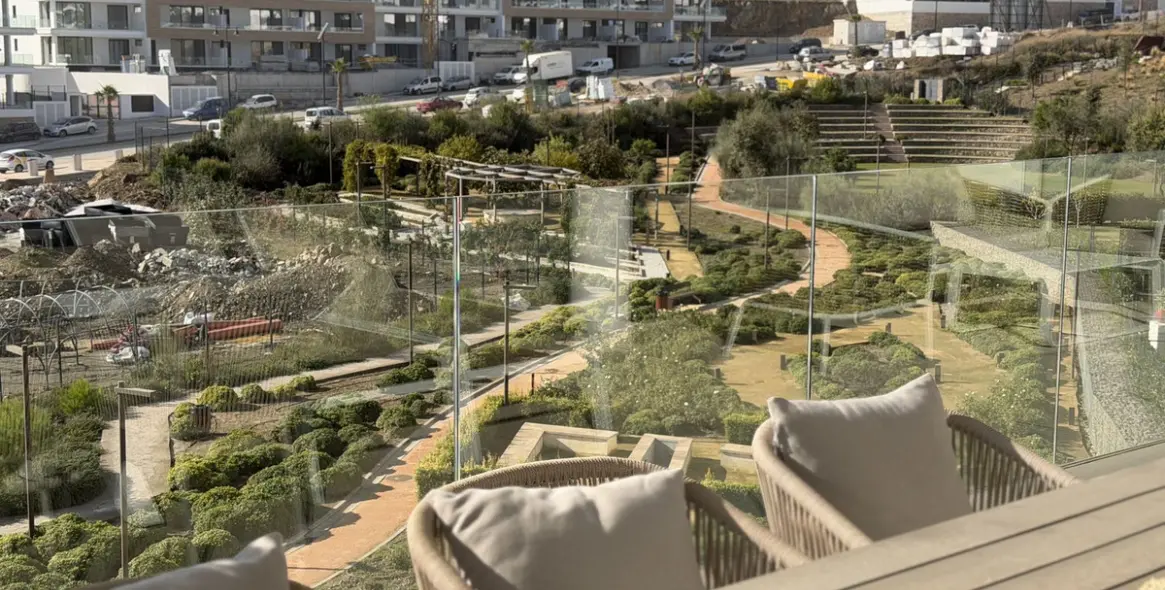 Продажа апартаментов на среднем этаже в Higueron 18