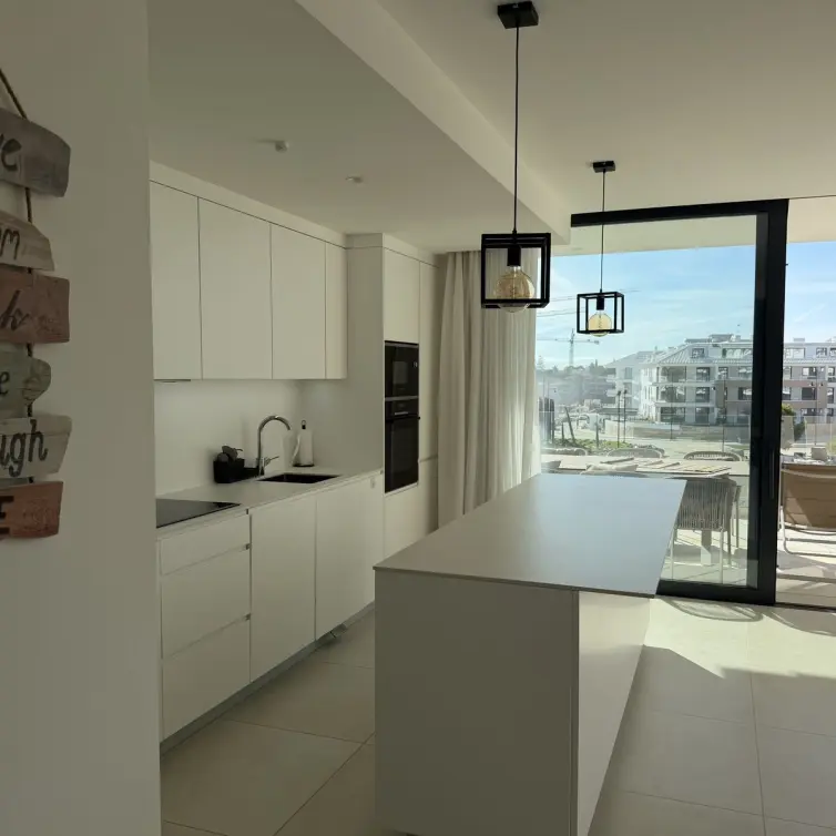 Sale of middle floor apartment in Higueron