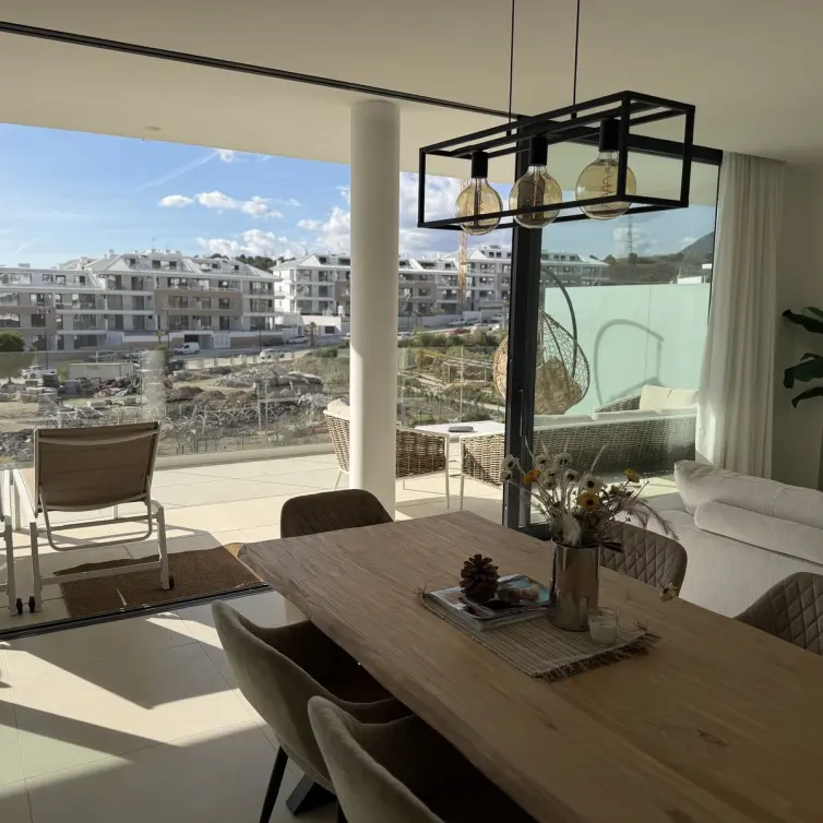 Sale of middle floor apartment in Higueron