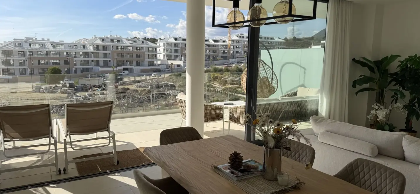 Sale of middle floor apartment in Higueron 4
