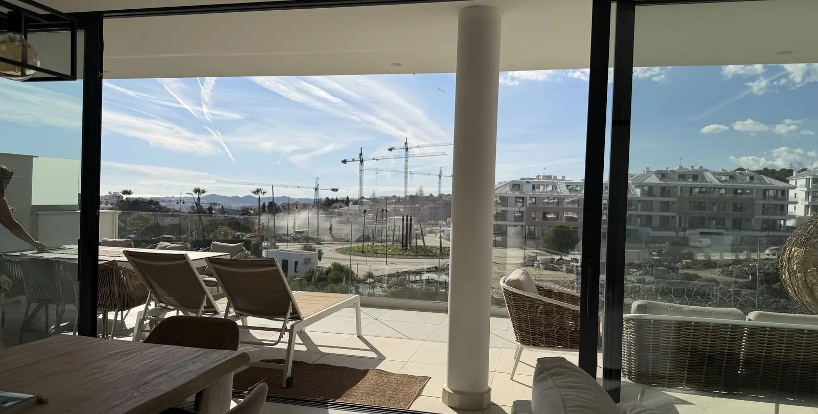 Sale of middle floor apartment in Higueron 6