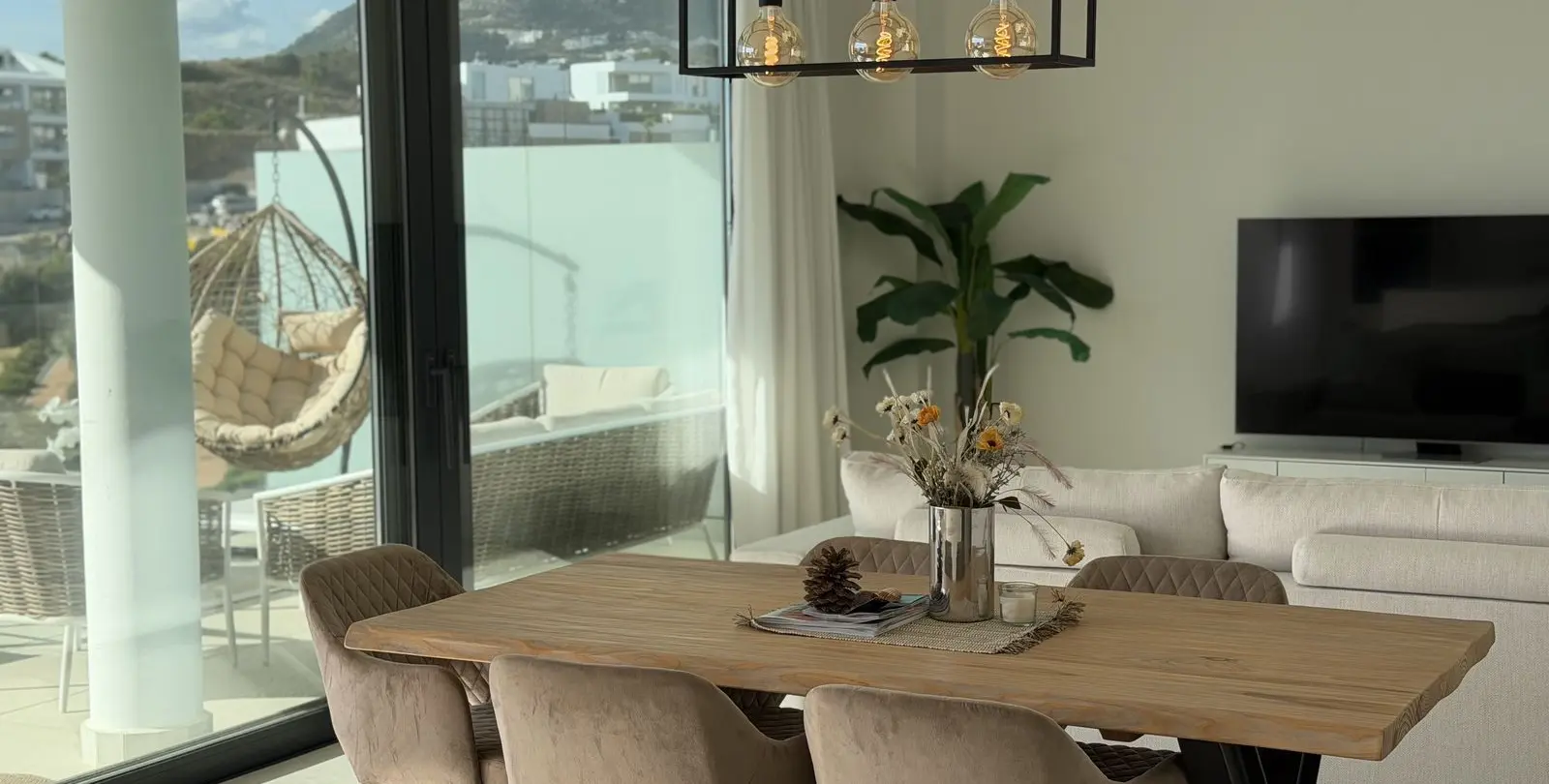 Sale of middle floor apartment in Higueron 16