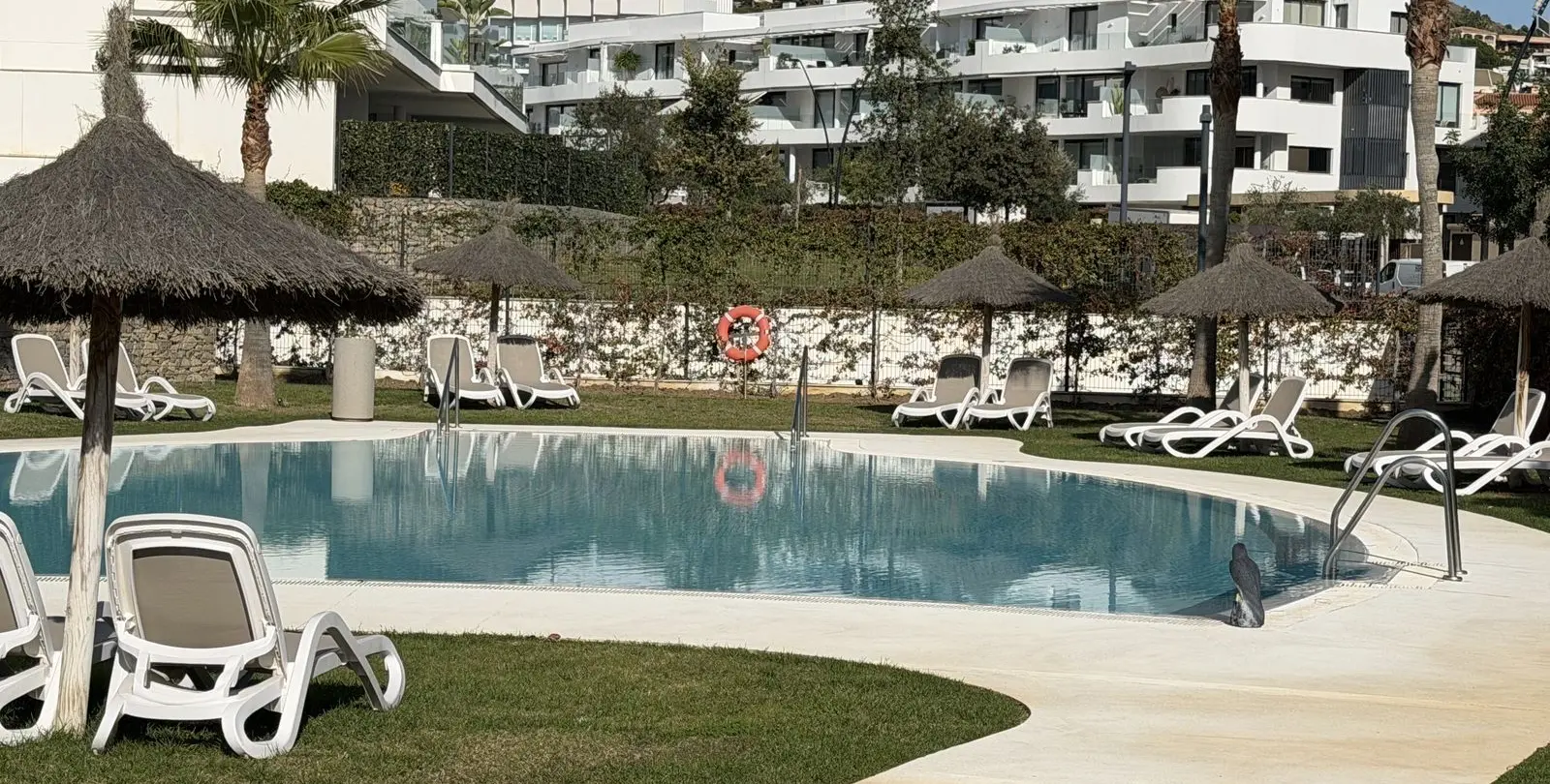 Sale of middle floor apartment in Higueron 25