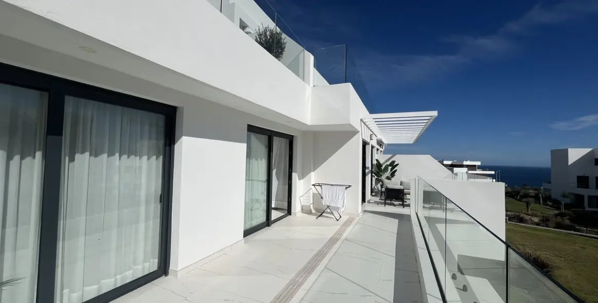 Sale of middle floor apartment in Casares 2