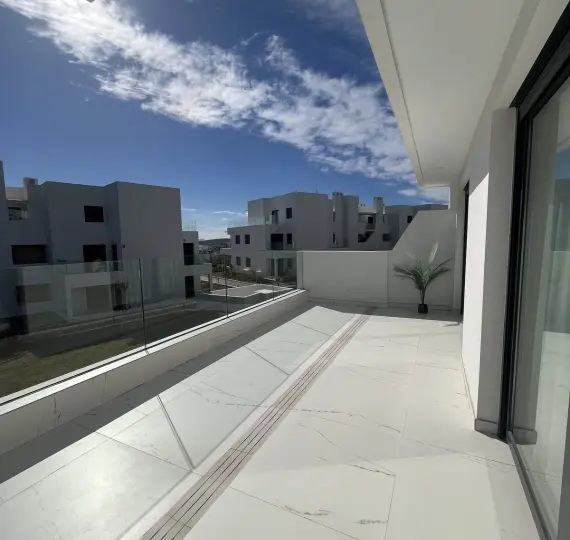 Middle floor apartment R5219524