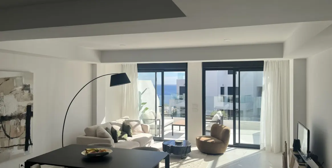 Sale of middle floor apartment in Casares 5