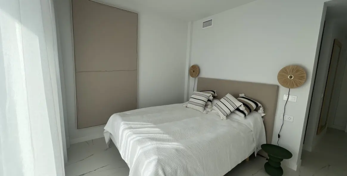 Sale of middle floor apartment in Casares 6