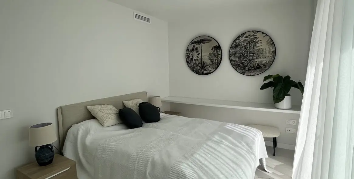 Sale of middle floor apartment in Casares 7