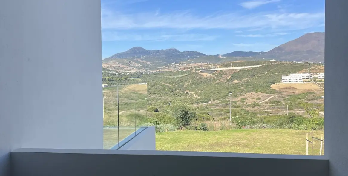 Sale of middle floor apartment in Casares 13