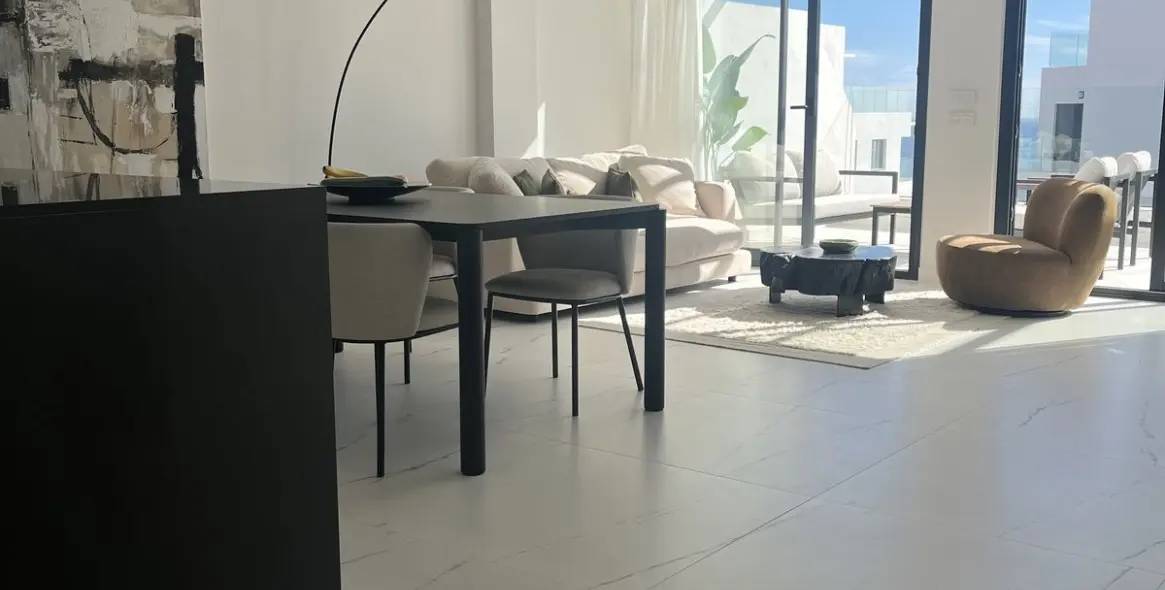 Sale of middle floor apartment in Casares 14