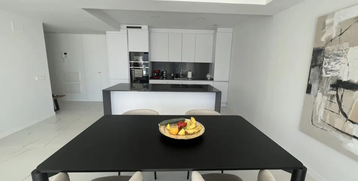 Sale of middle floor apartment in Casares 15