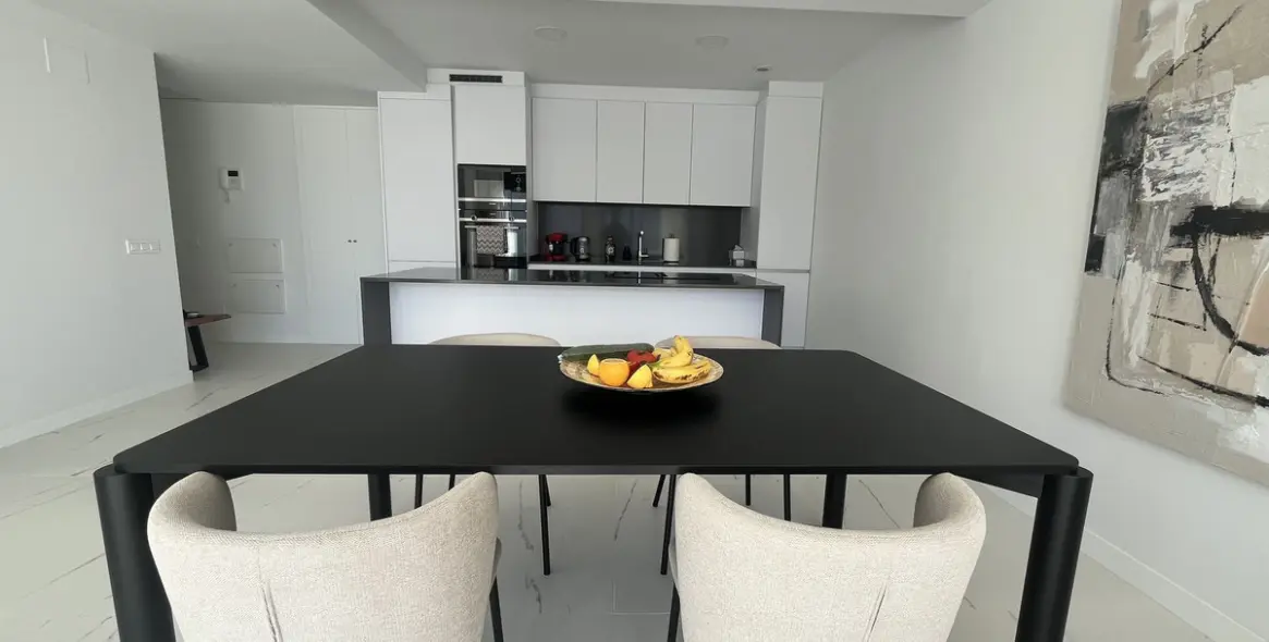 Sale of middle floor apartment in Casares 16