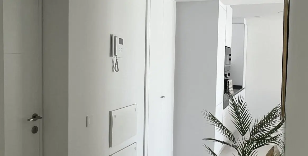 Sale of middle floor apartment in Casares 17