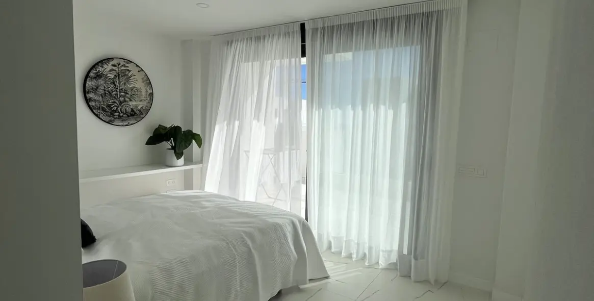 Sale of middle floor apartment in Casares 20