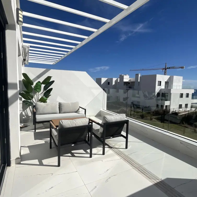 Sale of middle floor apartment in Casares