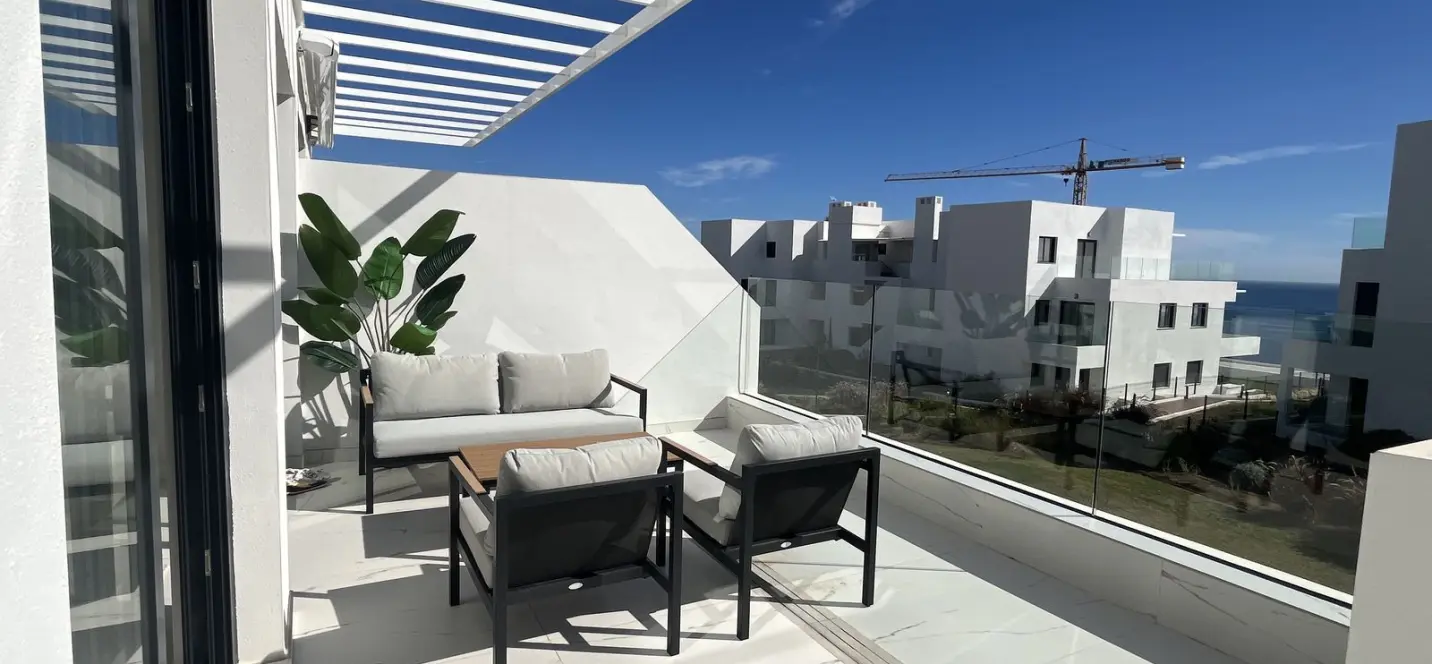 Sale of middle floor apartment in Casares 0