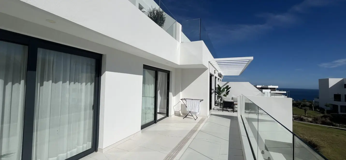 Sale of middle floor apartment in Casares 1