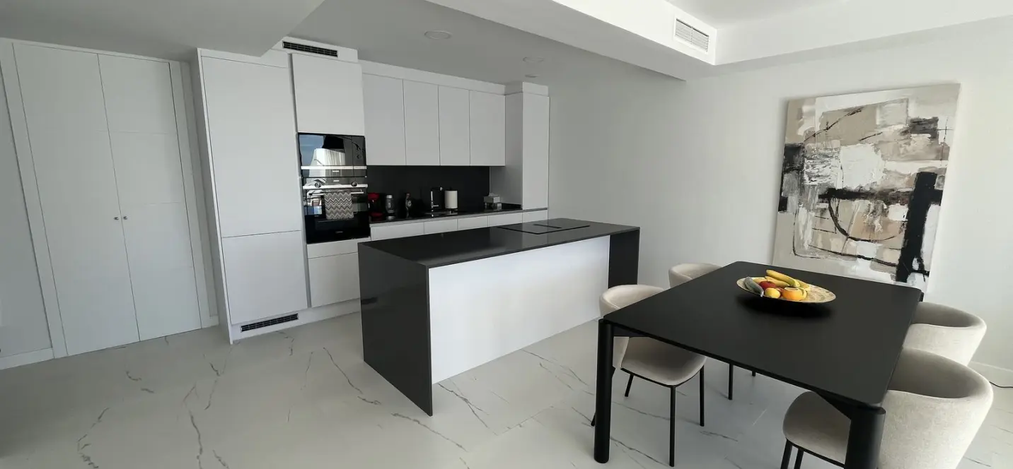 Sale of middle floor apartment in Casares 3