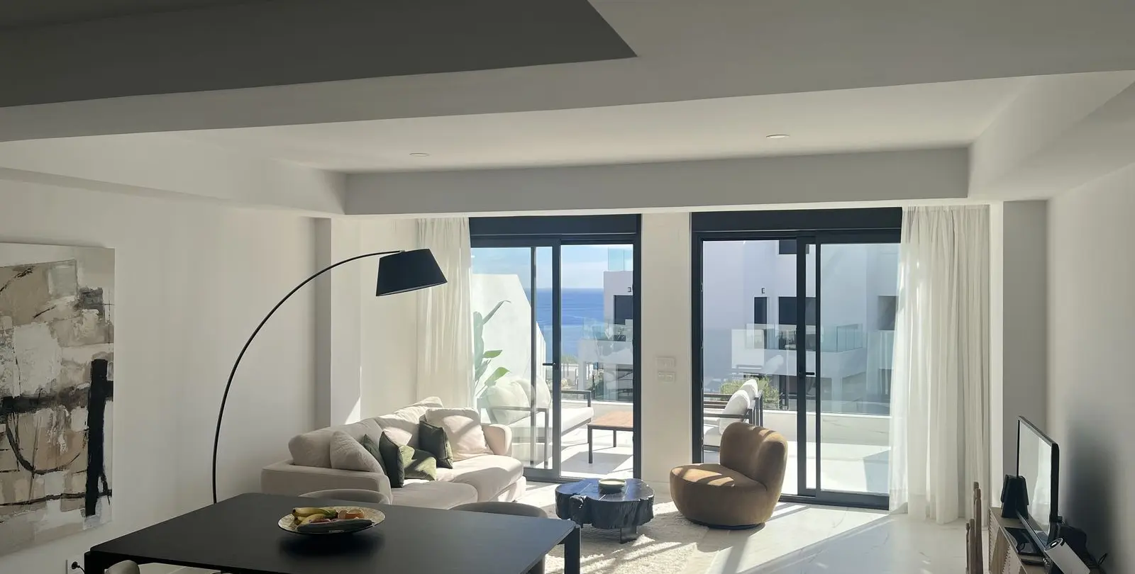 Sale of middle floor apartment in Casares 5