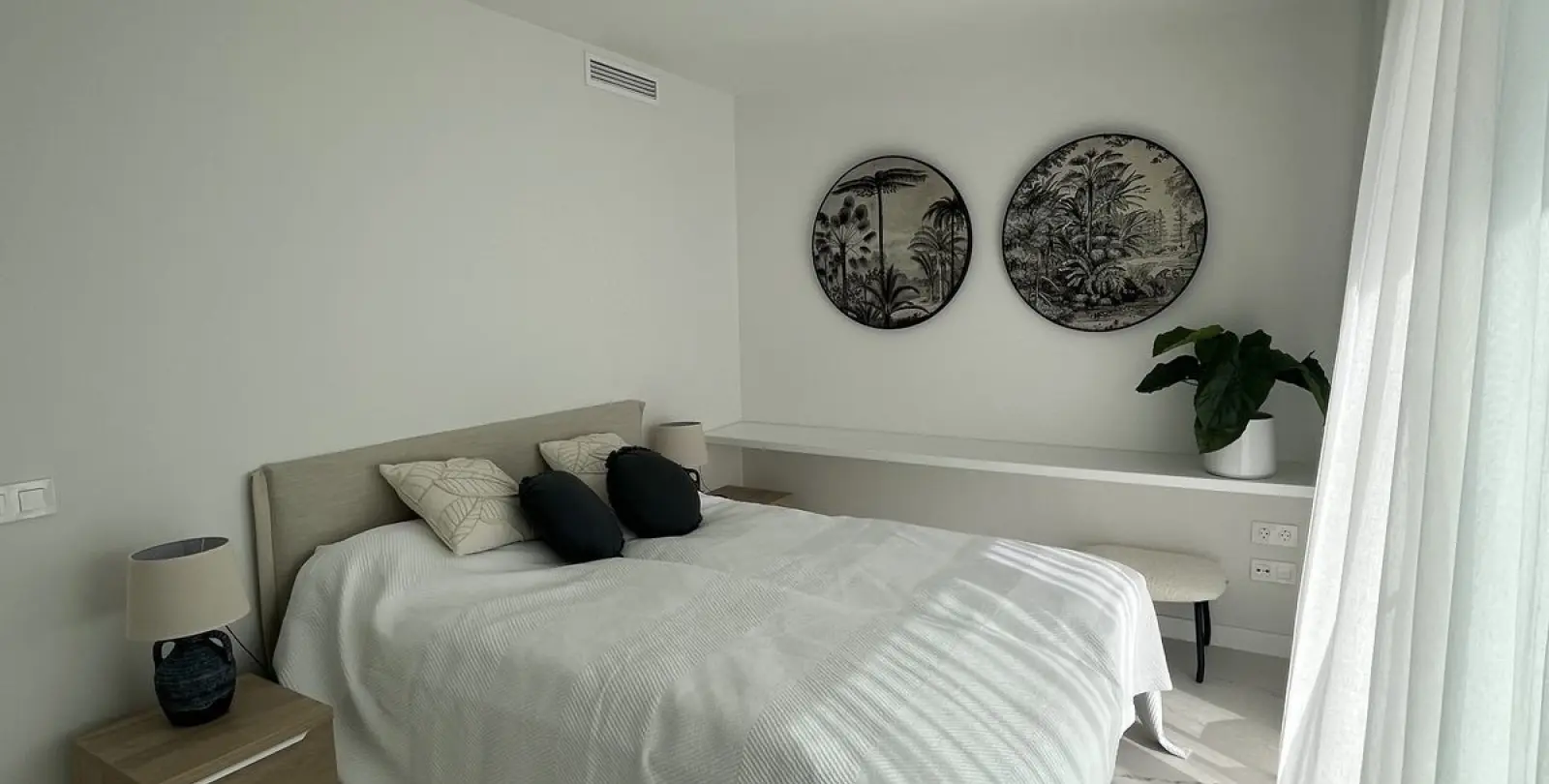 Sale of middle floor apartment in Casares 7