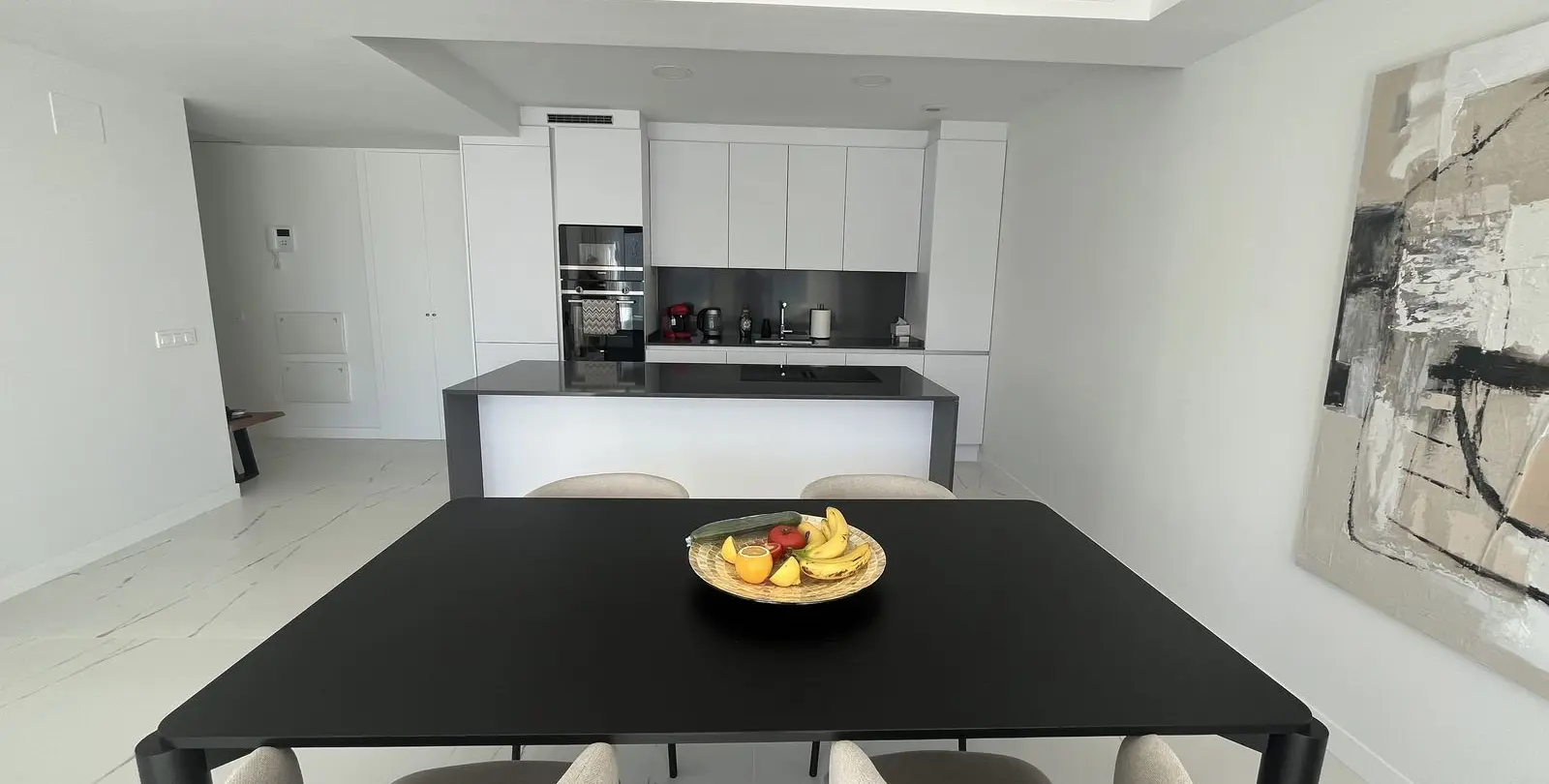 Sale of middle floor apartment in Casares 15