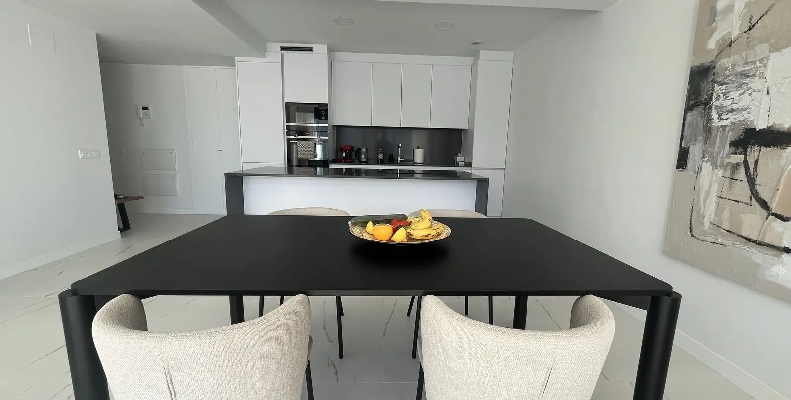 Sale of middle floor apartment in Casares 16