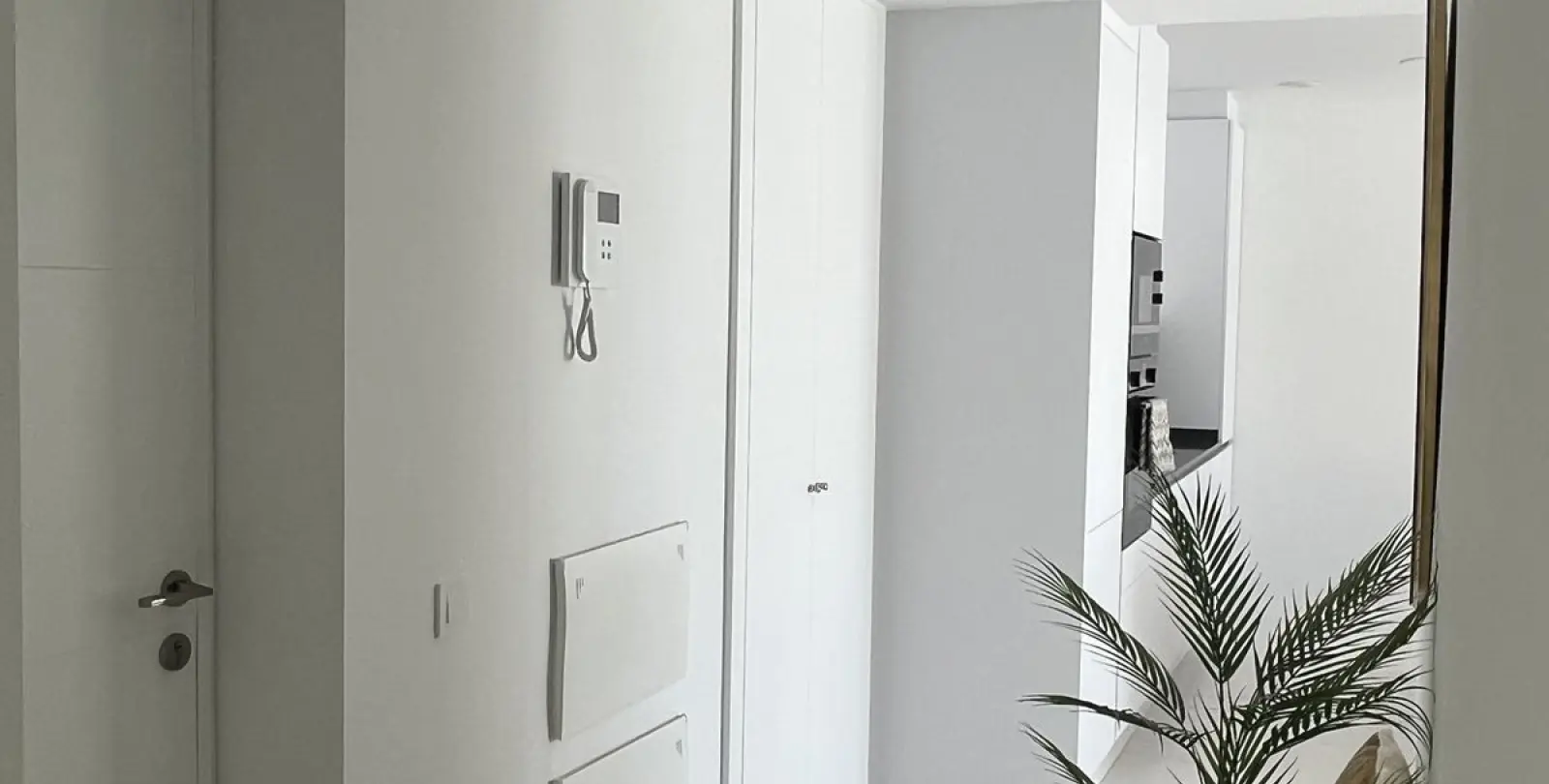 Sale of middle floor apartment in Casares 17