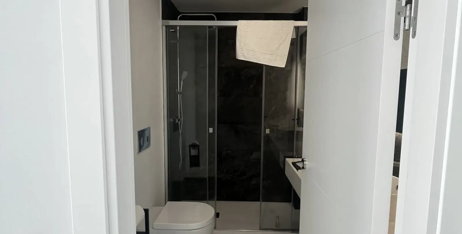 Sale of middle floor apartment in Casares 24