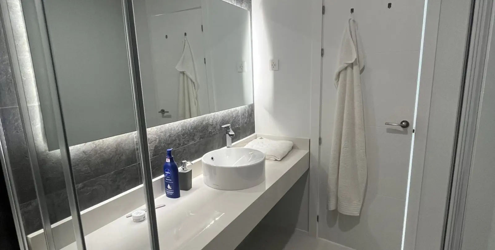 Sale of middle floor apartment in Casares 25