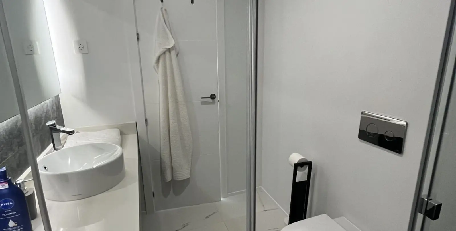 Sale of middle floor apartment in Casares 26