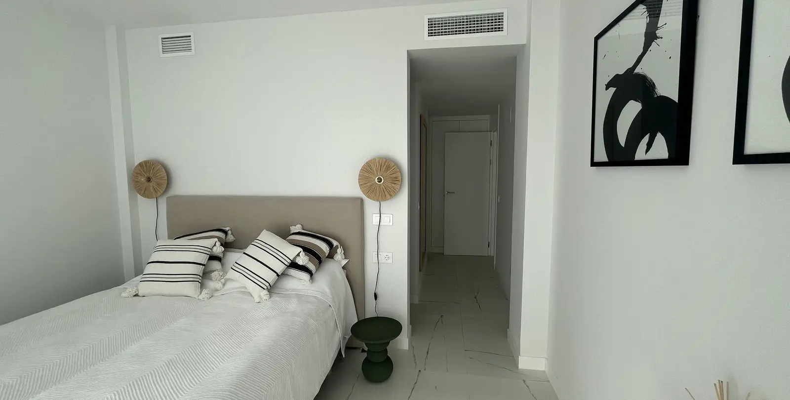 Sale of middle floor apartment in Casares 28