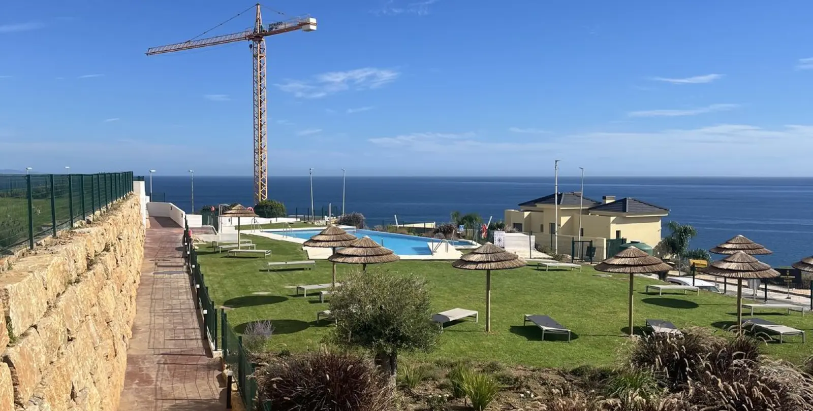 Sale of middle floor apartment in Casares 29
