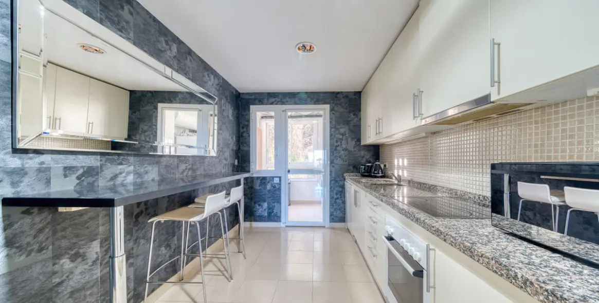 Sale of middle floor apartment in La Quinta 7