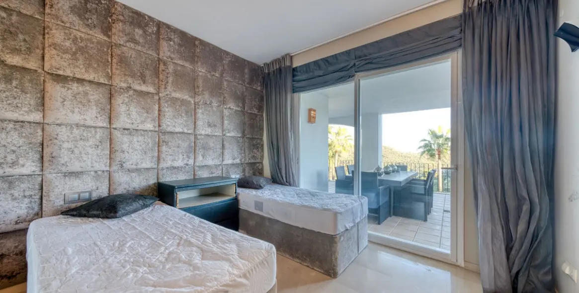 Sale of middle floor apartment in La Quinta 9