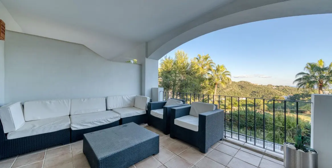 Sale of middle floor apartment in La Quinta 10