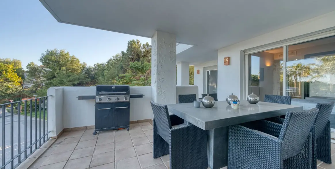 Sale of middle floor apartment in La Quinta 11