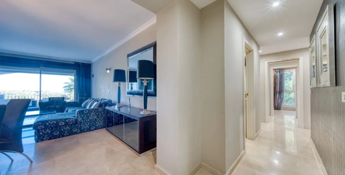 Sale of middle floor apartment in La Quinta 16