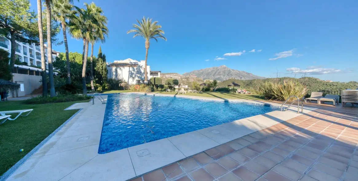 Sale of middle floor apartment in La Quinta 18