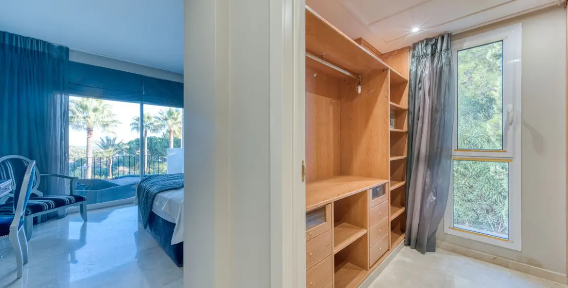 Venta de apartamento en planta media en La Quinta 21