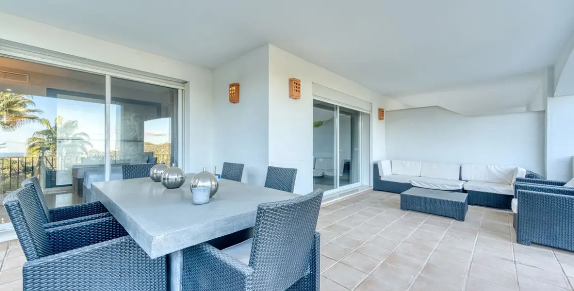 Venta de apartamento en planta media en La Quinta 22